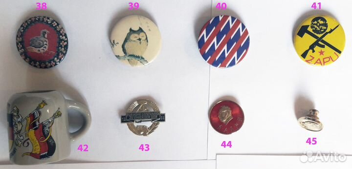 Значки и пины, открытки, статуэтки из разных стран