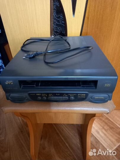Видеомагнитофон JVC