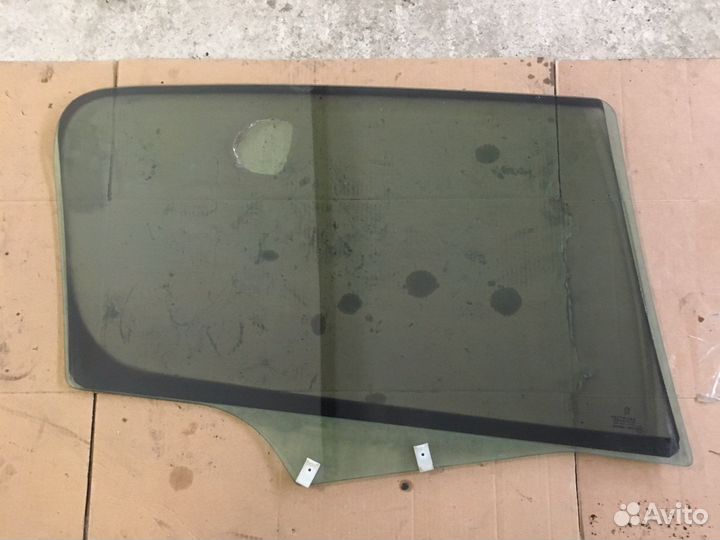 Стекло заднее левое Peugeot 307 (3085)