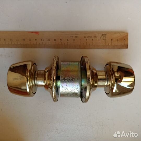 Ручки с замком для межкомнатных дверей, новые