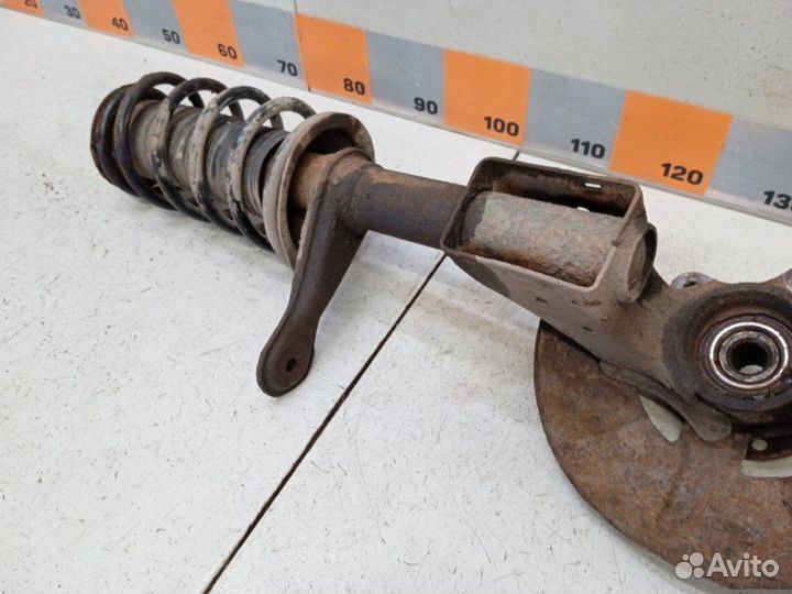 Кулак поворотный передний правый Volkswagen