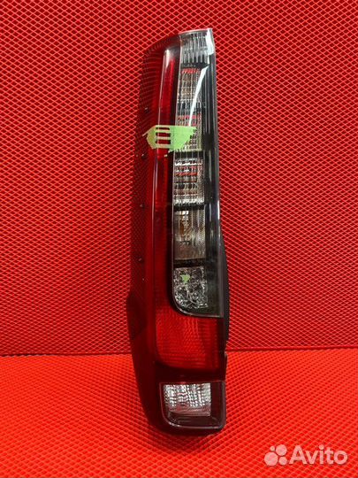 Стоп-сигнал задний левый Toyota Noah ZWR80G