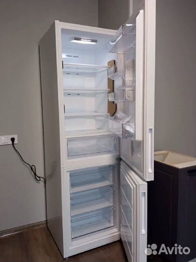 Холодильник новый