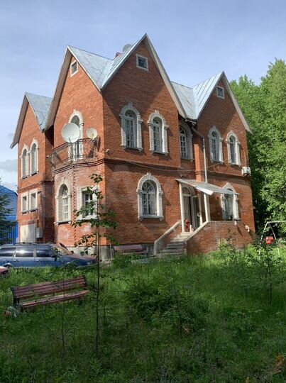 Дом 400 м² на участке 20 сот.