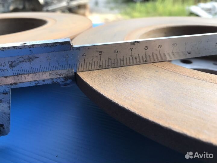 Задние тормозные 272 диски с колодками Octavia A7