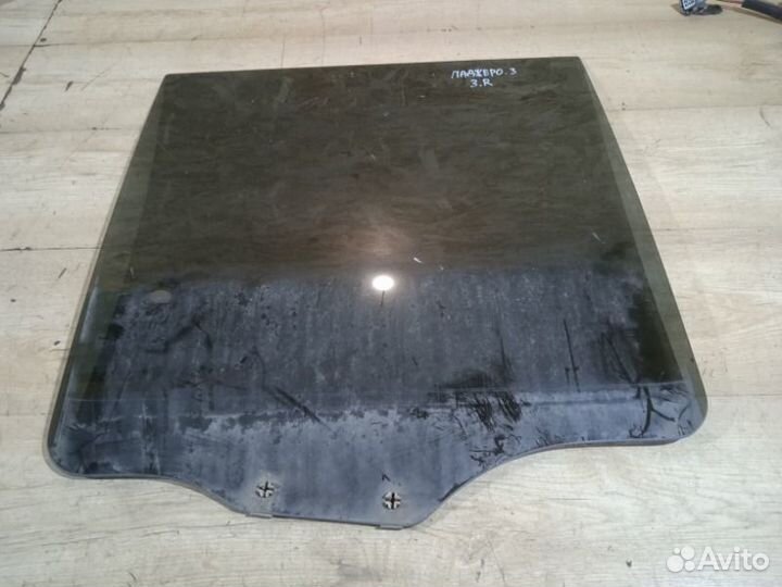 Стекло двери заднее правое Mitsubishi Pajero