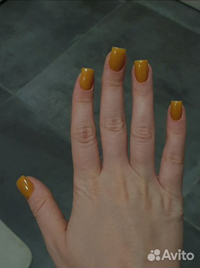 Модель на маникюр