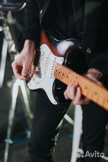 «Учитель по игре на гитаре»