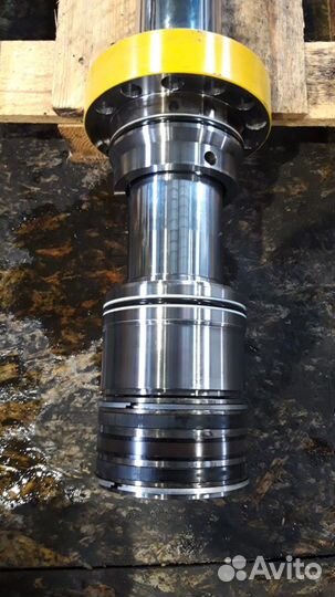 Гидроцилиндр стрелы экскаватора Komatsu PC220-7