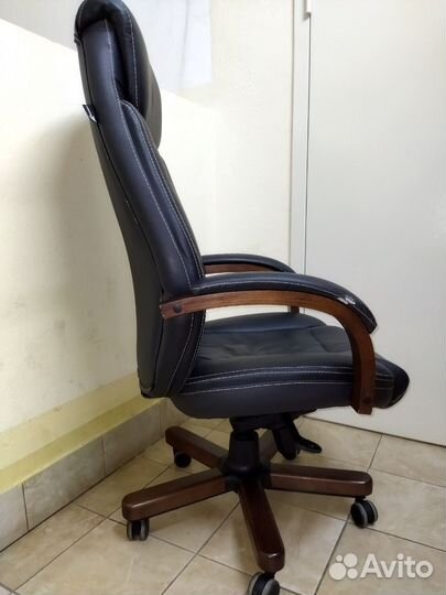 Кресло руководителя «Бюрократ» (натуральная кожа)