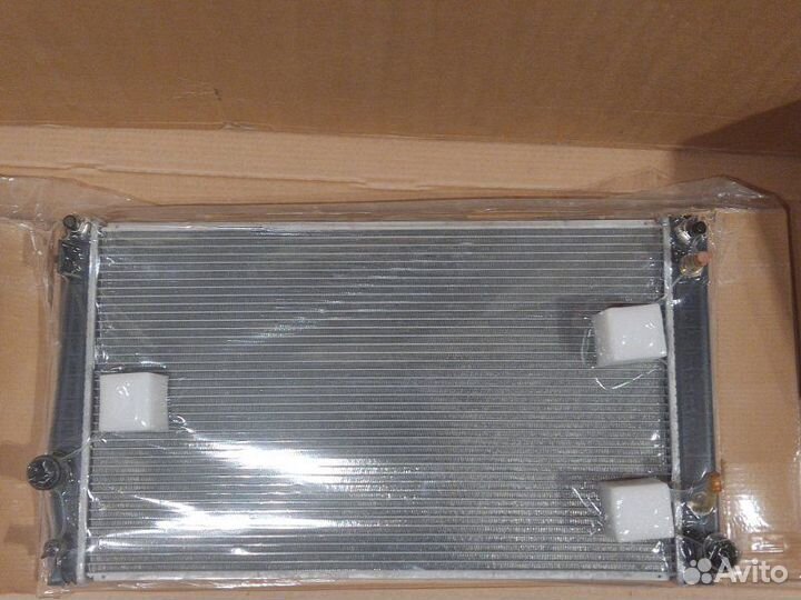 Радиатор охлаждения двигателя Toyota Rav4 ACA40