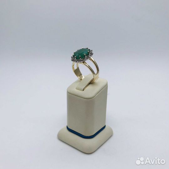 Золотое кольцо с изумрудом 4 ct