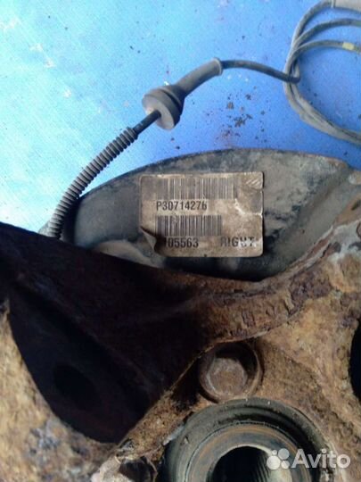 Volvo XC90 2005 кулак поворотный правый