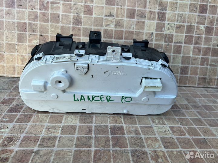 Панель приборов на Mitsubishi Lancer 10