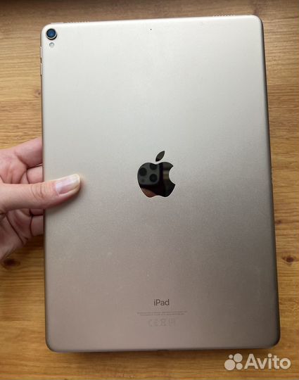 iPad Pro 2017 10.5 WiFi 64gb (A1701) + Keyboard