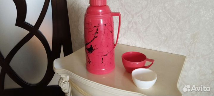 Термос новый 1.9 литра