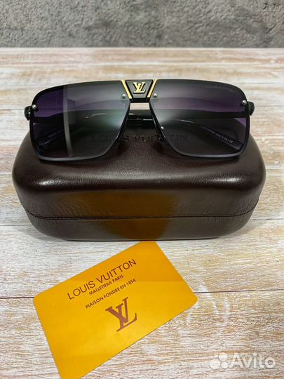 Солнцезащитные очки Louis Vuitton