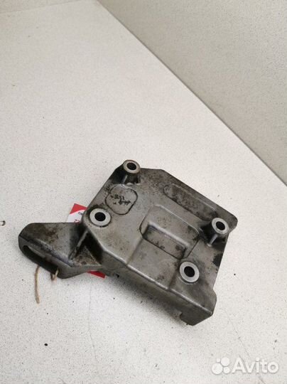 Кронштейн компрессора кондиционера Mazda Familia