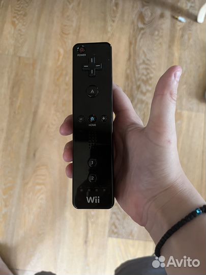 Nintendo Wii +геймпады, игры sensor bar и т.д