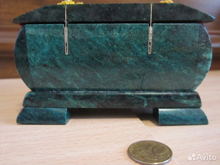 Шкатулка и настенные тарелки лфз