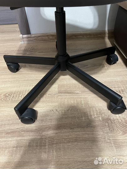 Вращающееся кресло malskar IKEA