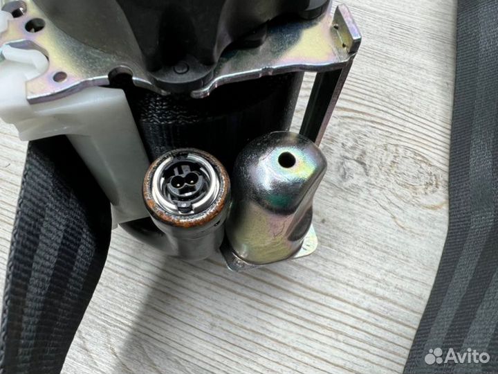 Ремень безопасности с пиропатроном передний правый