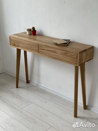 Консольный стол из массива дуба