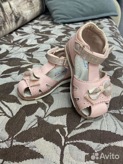Сандалии для девочки