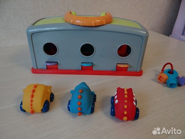 Гараж с машинками монстрами