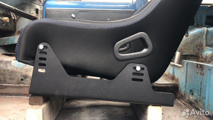 Кронштейны крепления спортивного сиденья