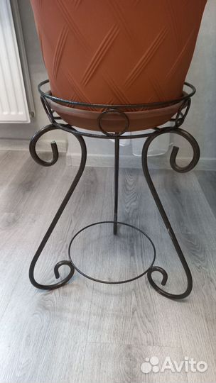 Подставка для цветов кованная