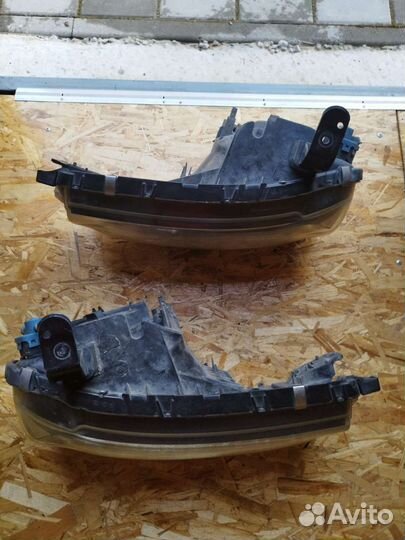 Фары Nissan Cube Z12