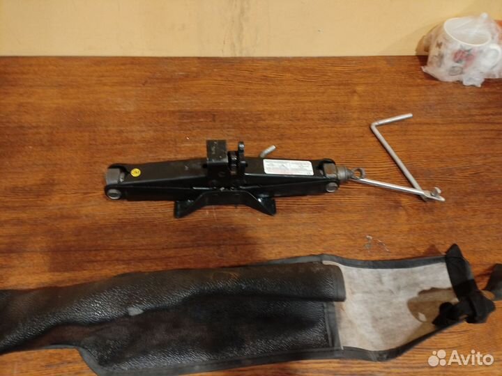 Домкрат винтовой 1 т