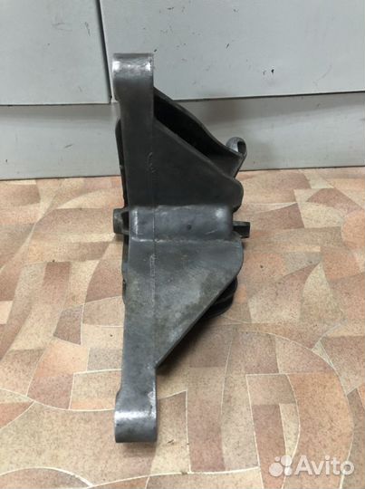 Кронштейн задней опоры двс Opel Astra j