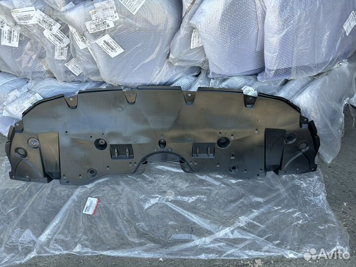 Пыльник переднего бампера Toyota Camry 70/75