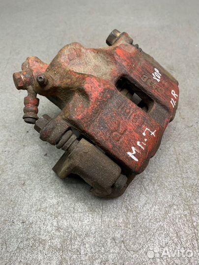 Суппорт передний правый Mitsubishi Lancer 8 CB 1.3