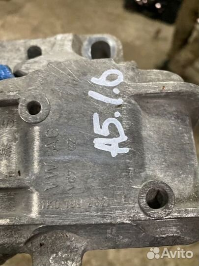 Опора двигателя правая Skoda Octavia лифтбек А5