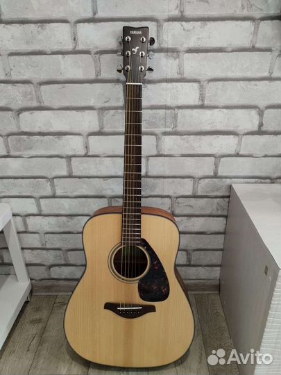 Yamaha FG800M natural