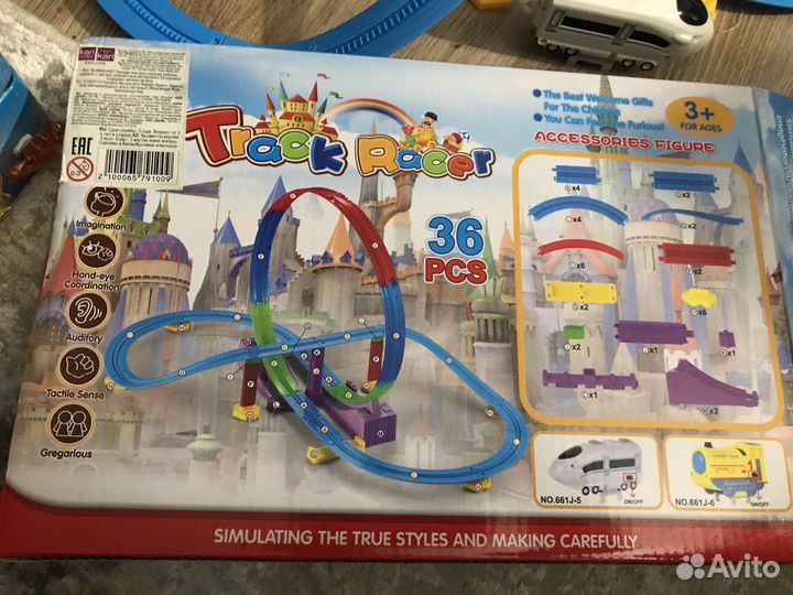 Паровоз вагончик на треке