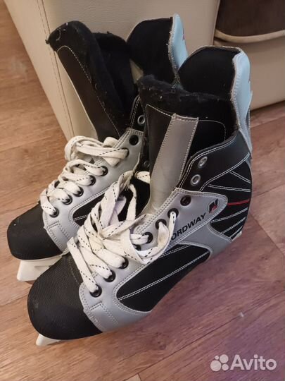 Коньки хоккейные