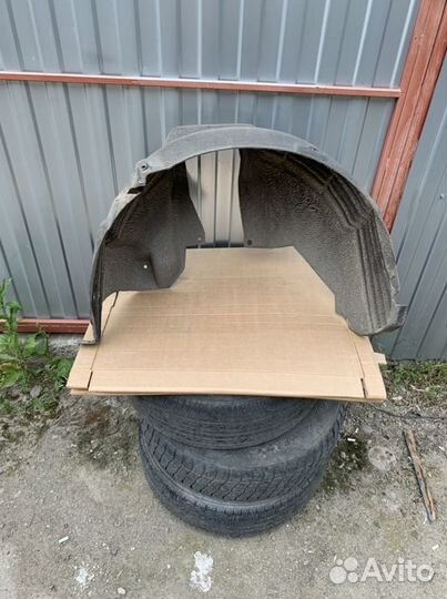 Задний подкрылок Infiniti m35 Y 50