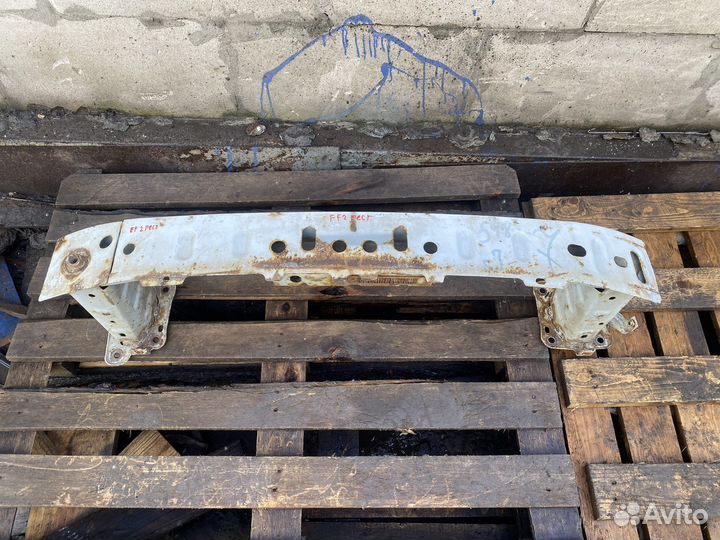 Усилитель переднего бампера Ford Focus 2 рест