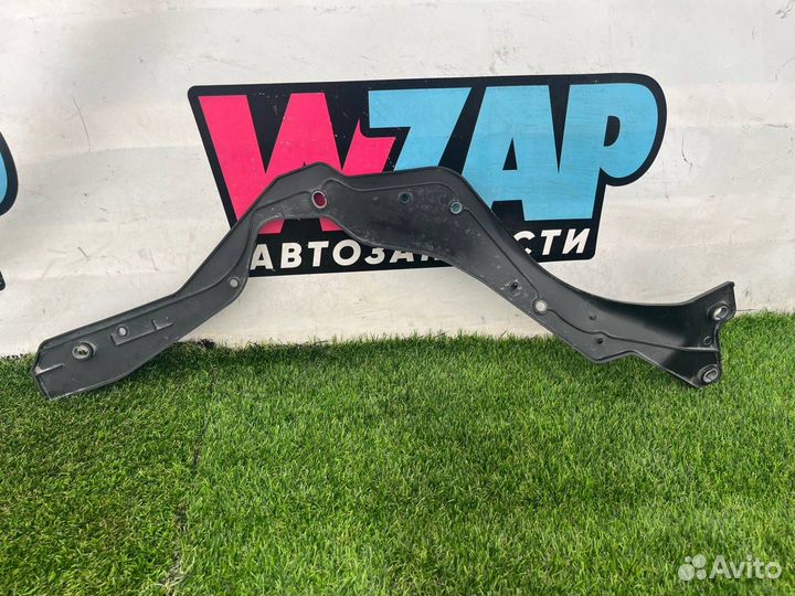 Подкапотный пластик Ford Mustang 6 рест. 2020