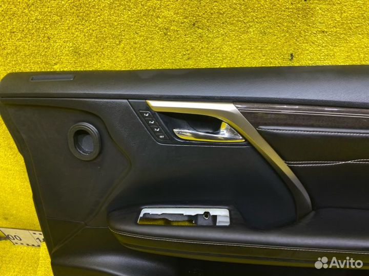 Обшивка дверей передняя правая Lexus