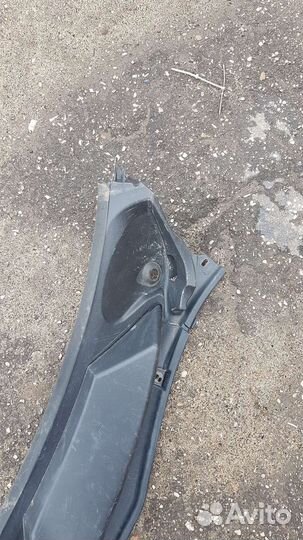 Планка под лобовое стекло (жабо) renault scenic 2