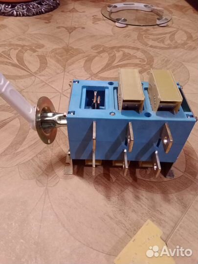 Реверсивный рубильник