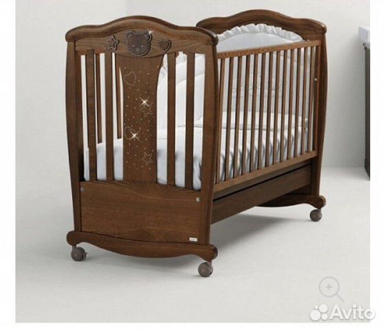 Детская кроватка и пеленальный комод