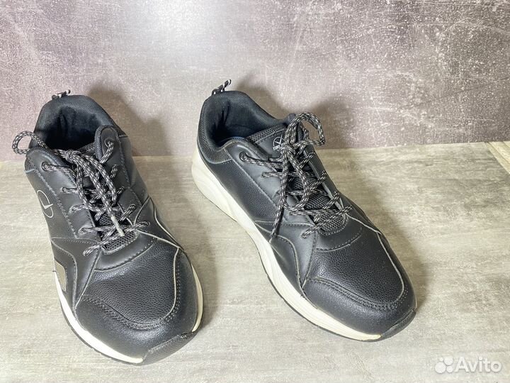 Кроссовки женские 40 размер