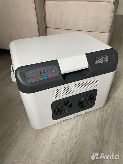 Автомобильный холодильник AVS 27 литров