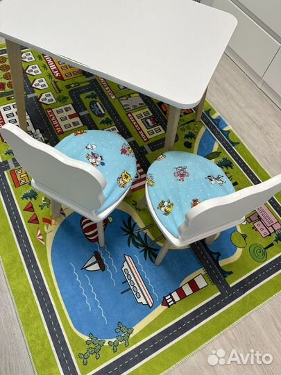 Детский стол и 2 стула новые